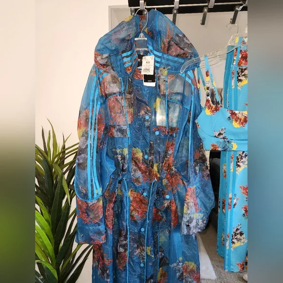 NWT Adidas x Ivy Park Cover Up, Tights, & Bra | Crystal AOP/Shock Cyan, XS - Picture 4 of 8